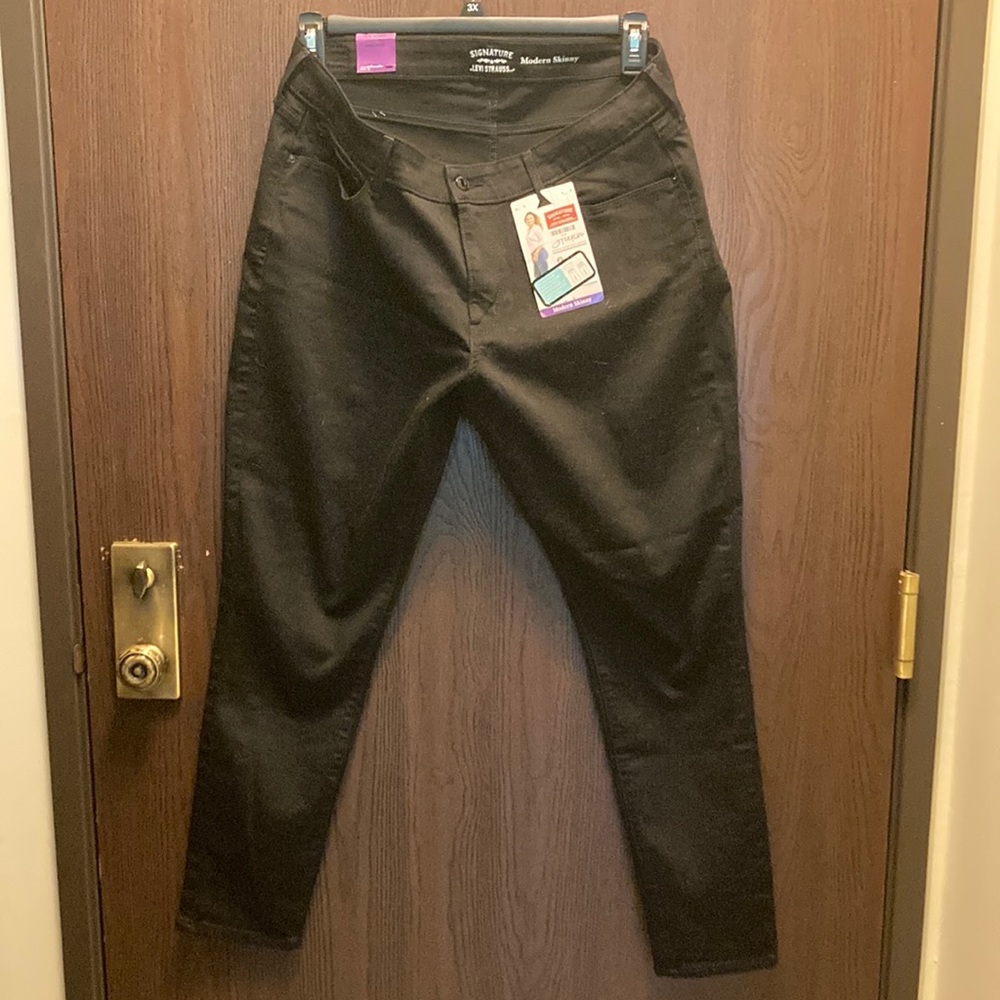 Signature Levi Strauss modern skinny NWT 20M